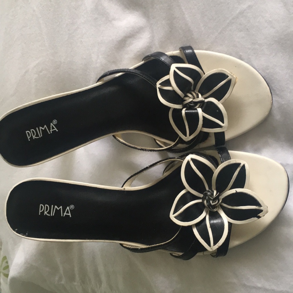 Ladies pumps